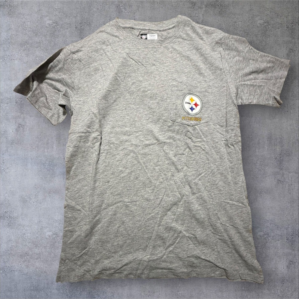 NFL Team Apparel Pittsburgh Steelers Womens Gray Pocket Graphic T-Shirt Medium